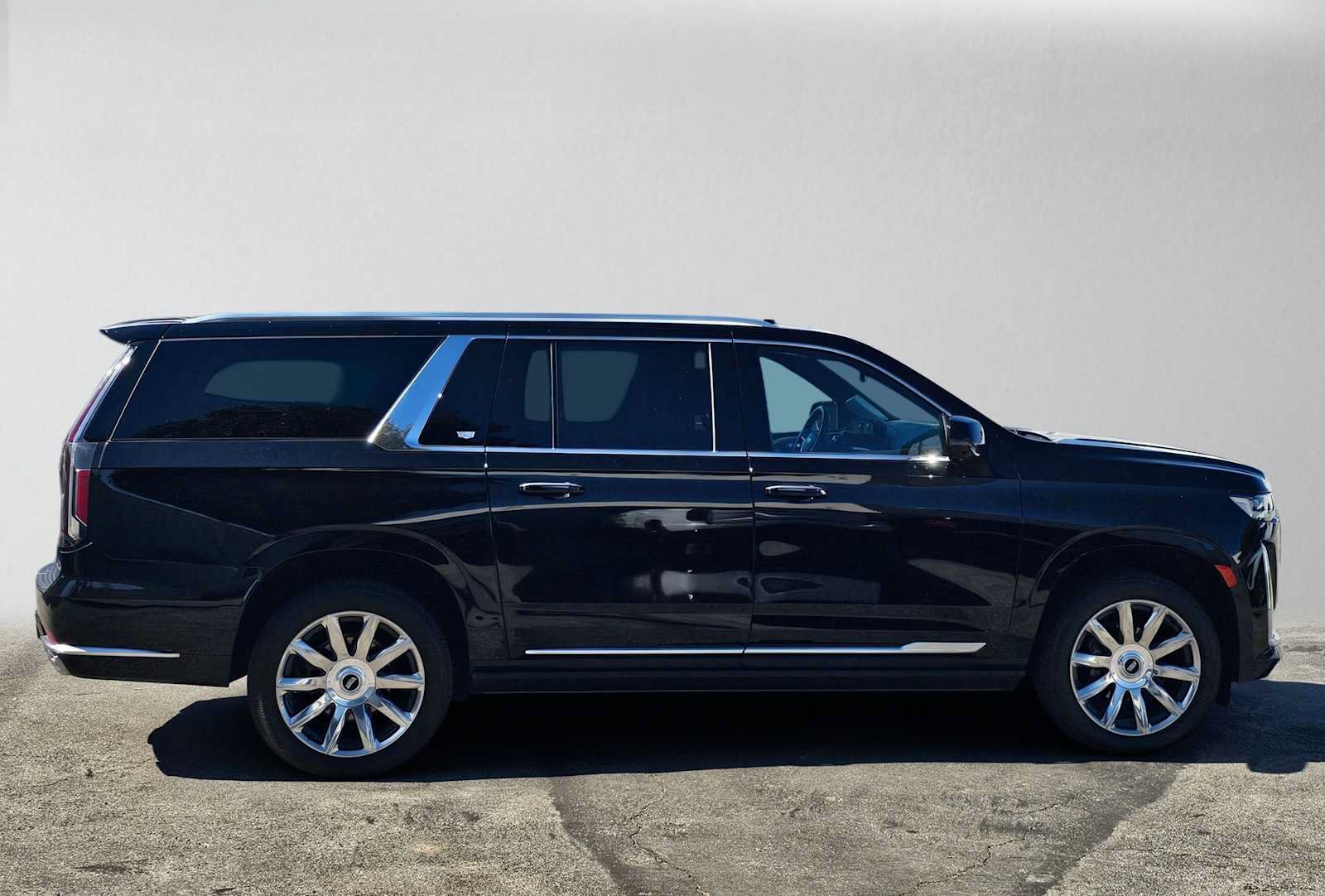 Certified 2024 Cadillac Escalade ESV Premium Luxury Platinum AWD/4WD image 2