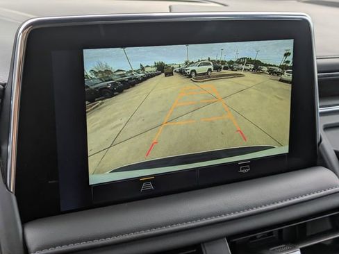 Used 2024 Chevrolet Suburban LT RWD image 25