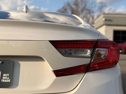 Used 2018 Honda Accord LX image 10