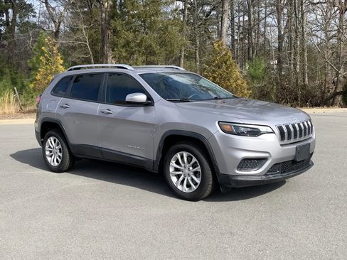 Used 2020 Jeep Cherokee Latitude image 1
