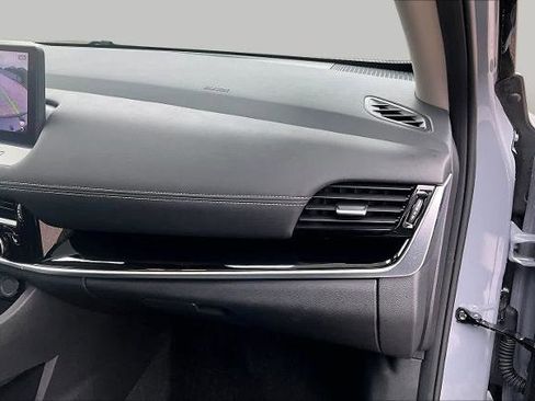 Certified 2025 Nissan Rogue SL w/ Tech Package FWD image 19