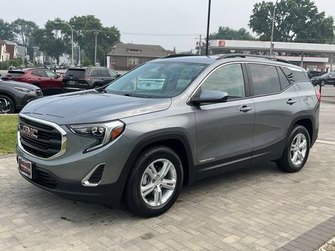 Used 2021 GMC Terrain SLE w/ Driver Convenience Package FWD image 2