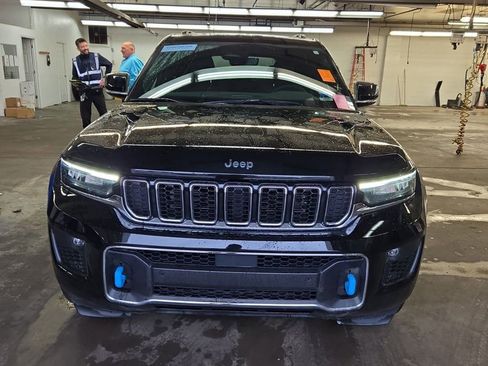 Used 2022 Jeep Grand Cherokee Overland AWD/4WD image 2
