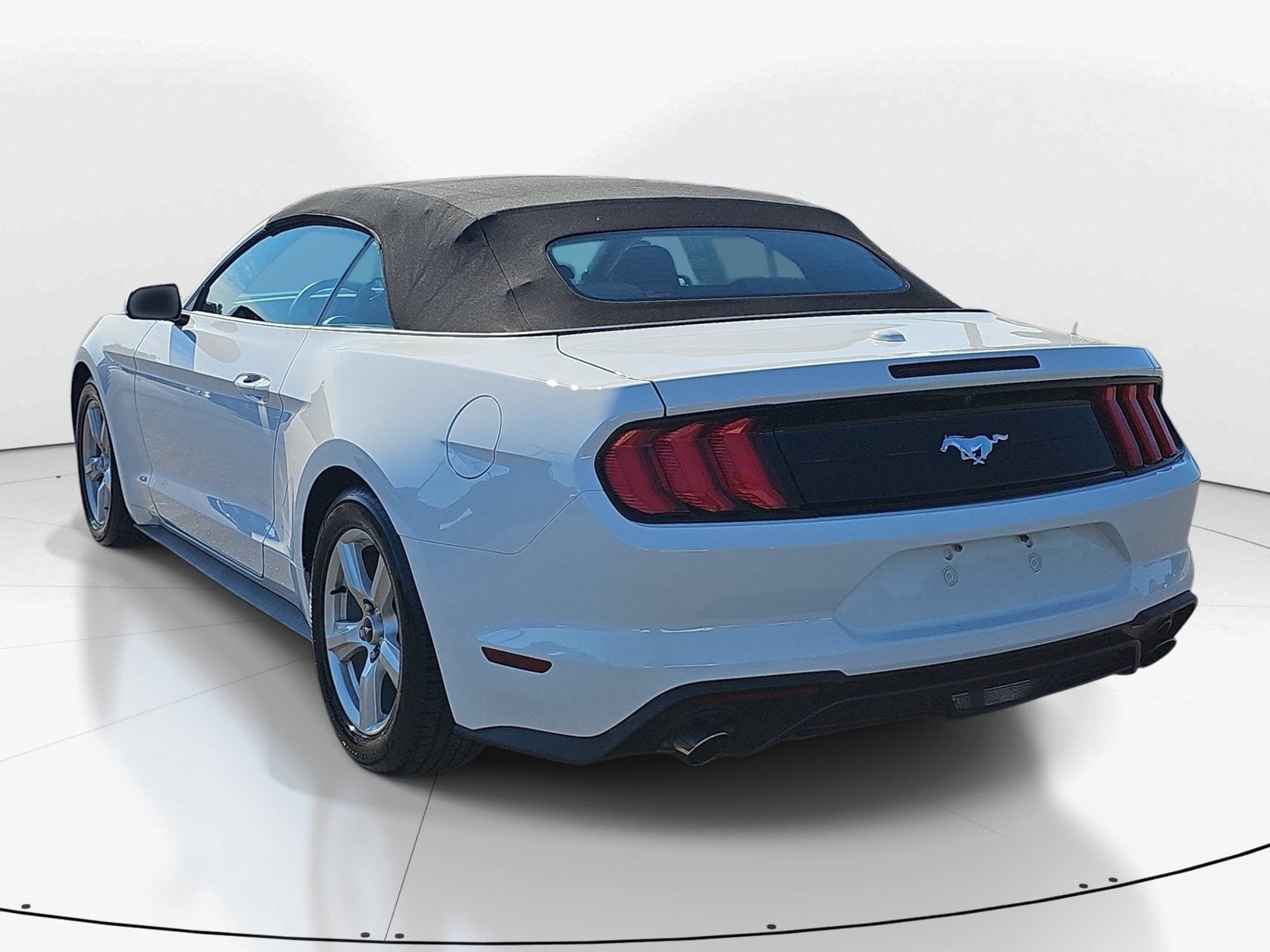 Used 2019 Ford Mustang Convertible RWD image 6