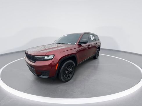 Used 2025 Jeep Grand Cherokee L Altitude image 4