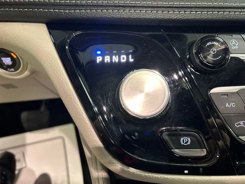 Used 2024 Chrysler Pacifica Limited image 20