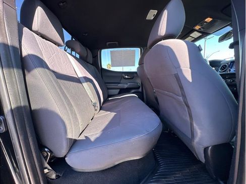 Used 2019 Toyota Tacoma TRD Sport image 12