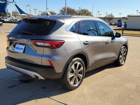 Used 2023 Ford Escape Platinum w/ Premium Technology Package image 4