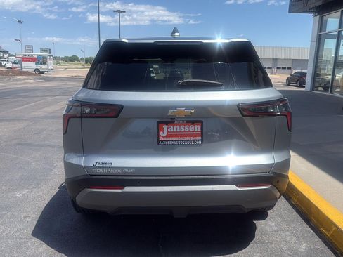 Used 2025 Chevrolet Equinox LT AWD/4WD image 3