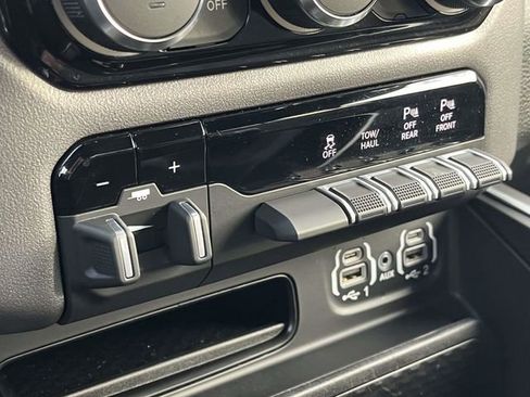 Used 2022 RAM 1500 Big Horn image 31