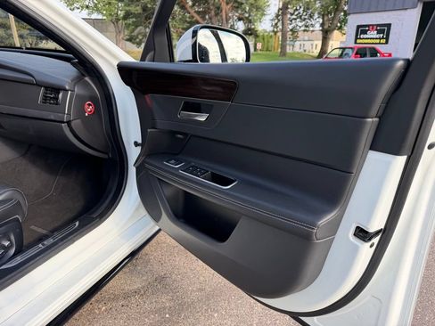 Used 2018 Jaguar XF S AWD/4WD image 26