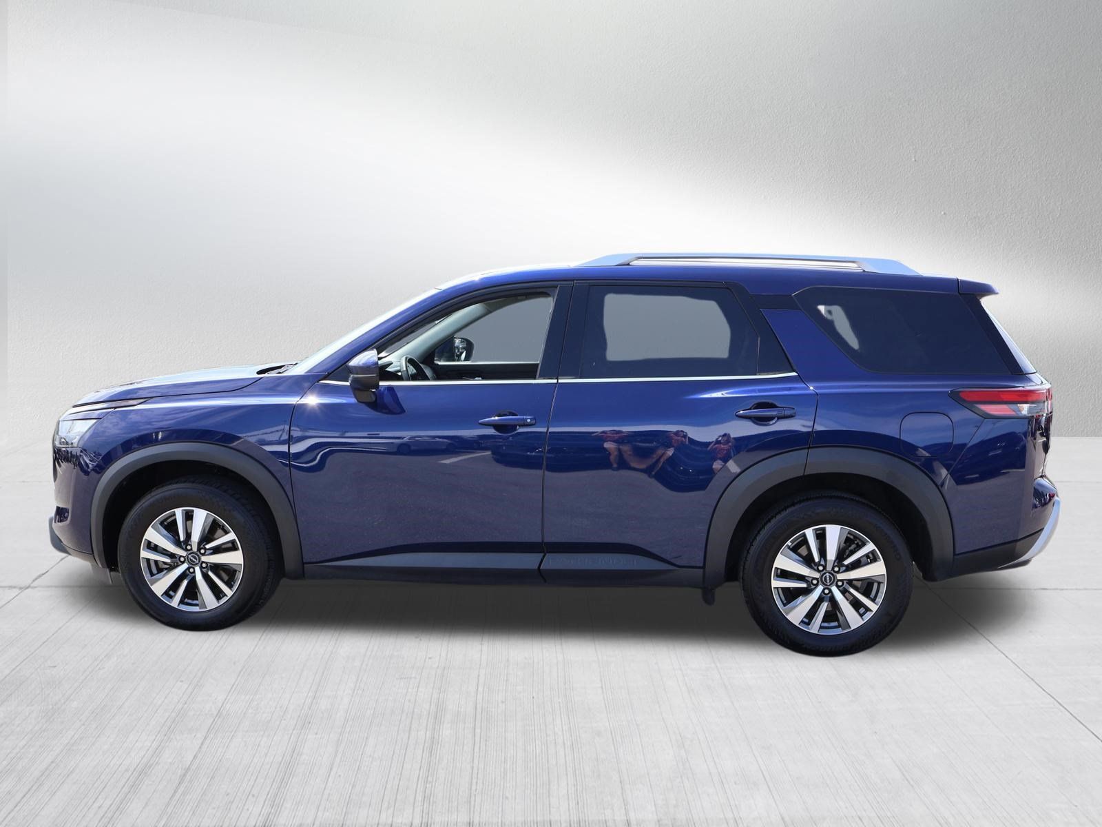 Used 2025 Nissan Pathfinder SL AWD/4WD image 5
