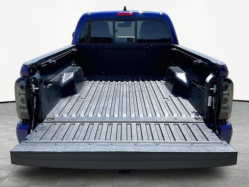 Used 2022 Toyota Tacoma SR5 AWD/4WD image 18