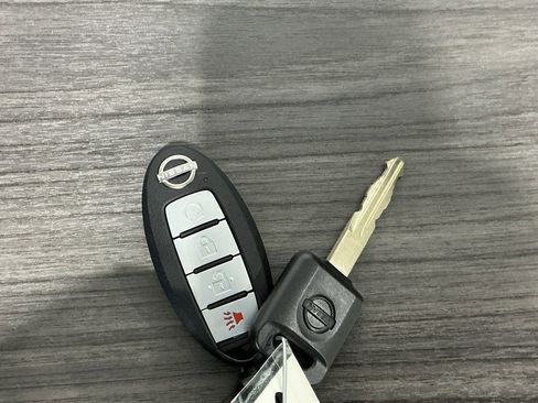 Used 2025 Nissan Frontier PRO-4X image 45