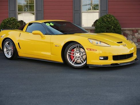 Used 2006 Chevrolet Corvette Z06 w/ Preferred Equipment Group RWD image 8