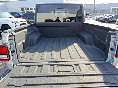 Used 2023 Jeep Gladiator Sport AWD/4WD image 31