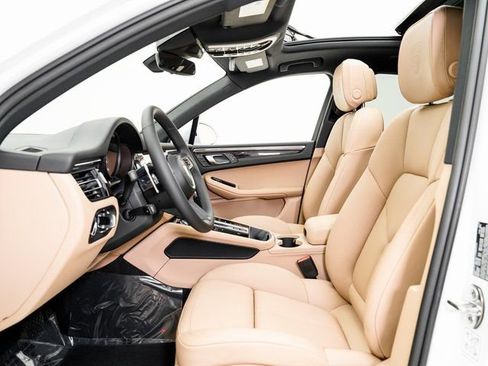 New 2026 Porsche Macan image 6