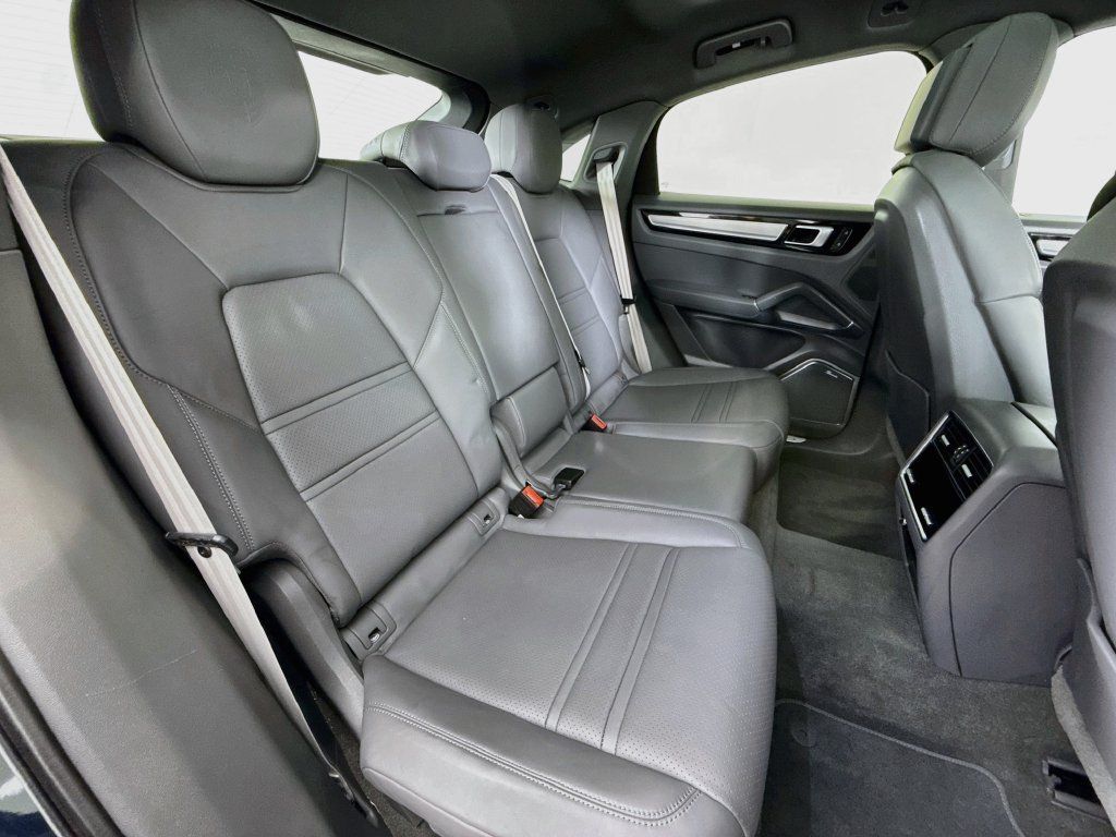 Certified 2023 Porsche Cayenne Platinum Edition AWD/4WD image 28