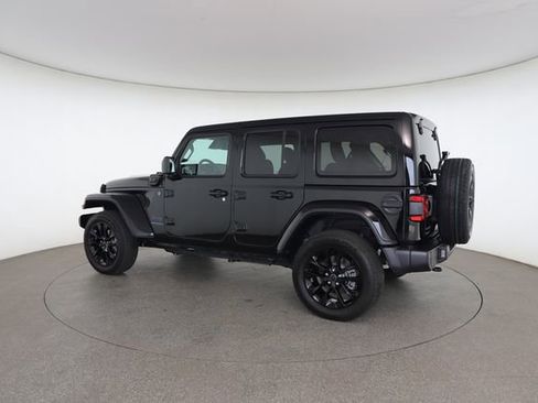 Used 2025 Jeep Wrangler Unlimited Sahara w/ Safety Group AWD/4WD image 10