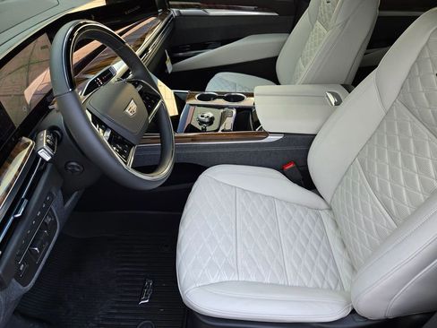 New 2026 Cadillac Escalade ESV Platinum Sport w/ LPO, ONYX Package image 11