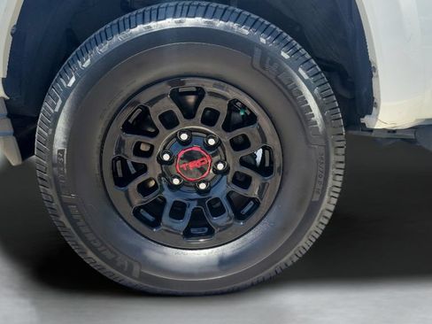 Certified 2021 Toyota Tacoma SR5 AWD/4WD image 24