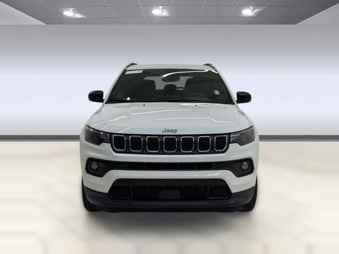 Used 2024 Jeep Compass Latitude AWD/4WD image 5