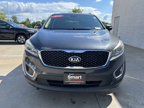 Used 2018 Kia Sorento FWD image 2