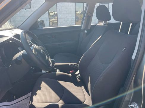 Used 2013 Kia Soul FWD image 2
