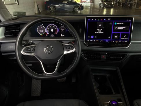 Used 2026 Volkswagen Tiguan SE FWD image 14