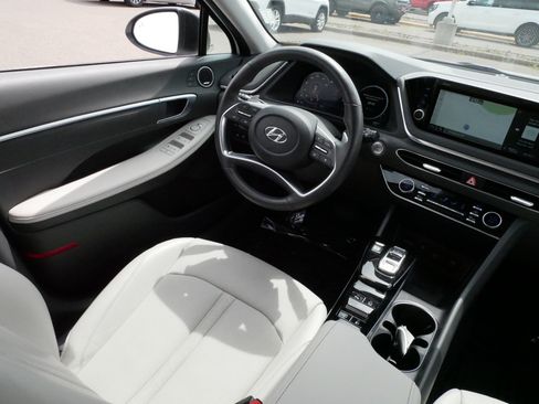 Used 2022 Hyundai Sonata Limited FWD image 9