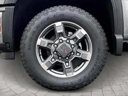 New 2026 GMC Sierra 2500 SLT w/ SLT Premium Package AWD/4WD image 15