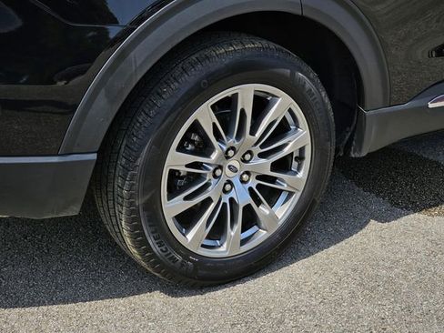 Used 2025 Ford Explorer Active w/ Active Comfort Package image 7