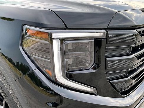 Used 2024 GMC Sierra 1500 Elevation w/ LPO, Elevation Black Package AWD/4WD image 27