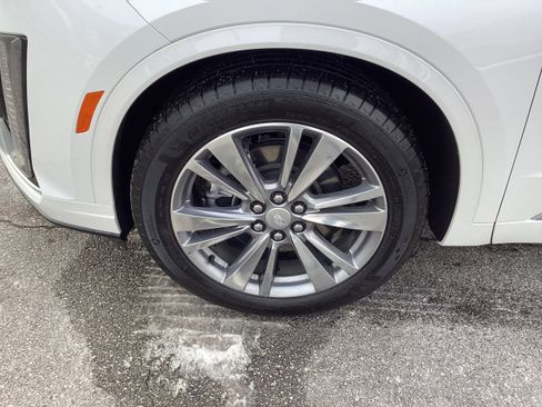 Used 2025 Cadillac XT6 Premium Luxury image 9