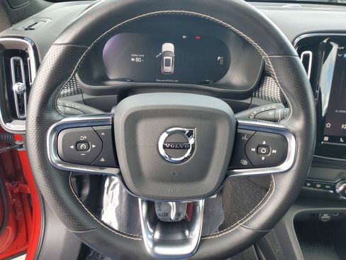 Used 2021 Volvo XC40 P8 Recharge w/ Advanced Package image 27