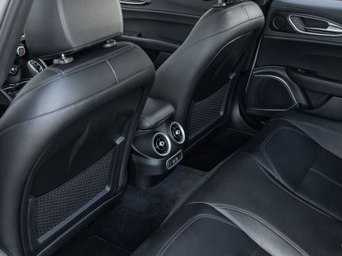 Used 2023 Alfa Romeo Giulia Sprint image 32