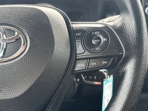 Used 2020 Toyota Corolla LE FWD image 19