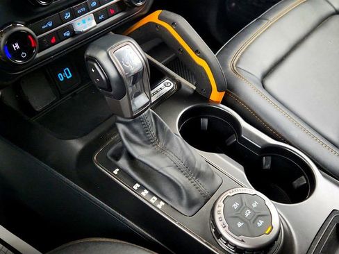 Used 2023 Ford Bronco Badlands image 16