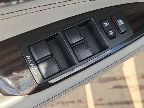 Used 2014 Lexus LS 460 w/ Comfort Package RWD image 24