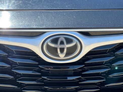 Used 2022 Toyota Highlander XLE AWD/4WD image 45