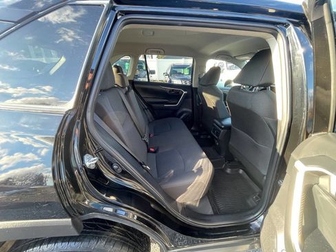 Used 2022 Toyota RAV4 LE image 31