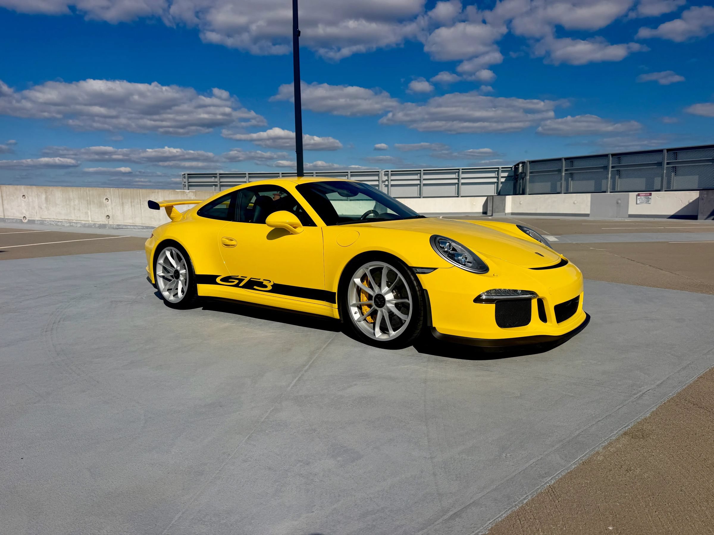 Used 2015 Porsche 911 GT3 RWD image 2
