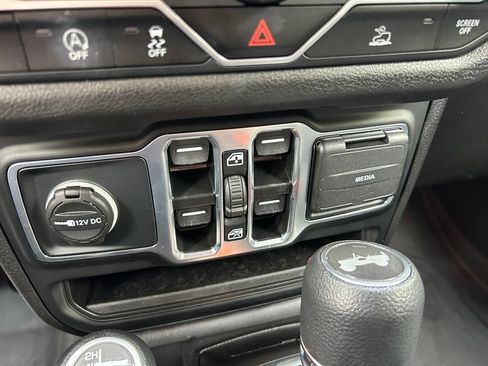 Used 2025 Jeep Wrangler Unlimited Sport AWD/4WD image 32