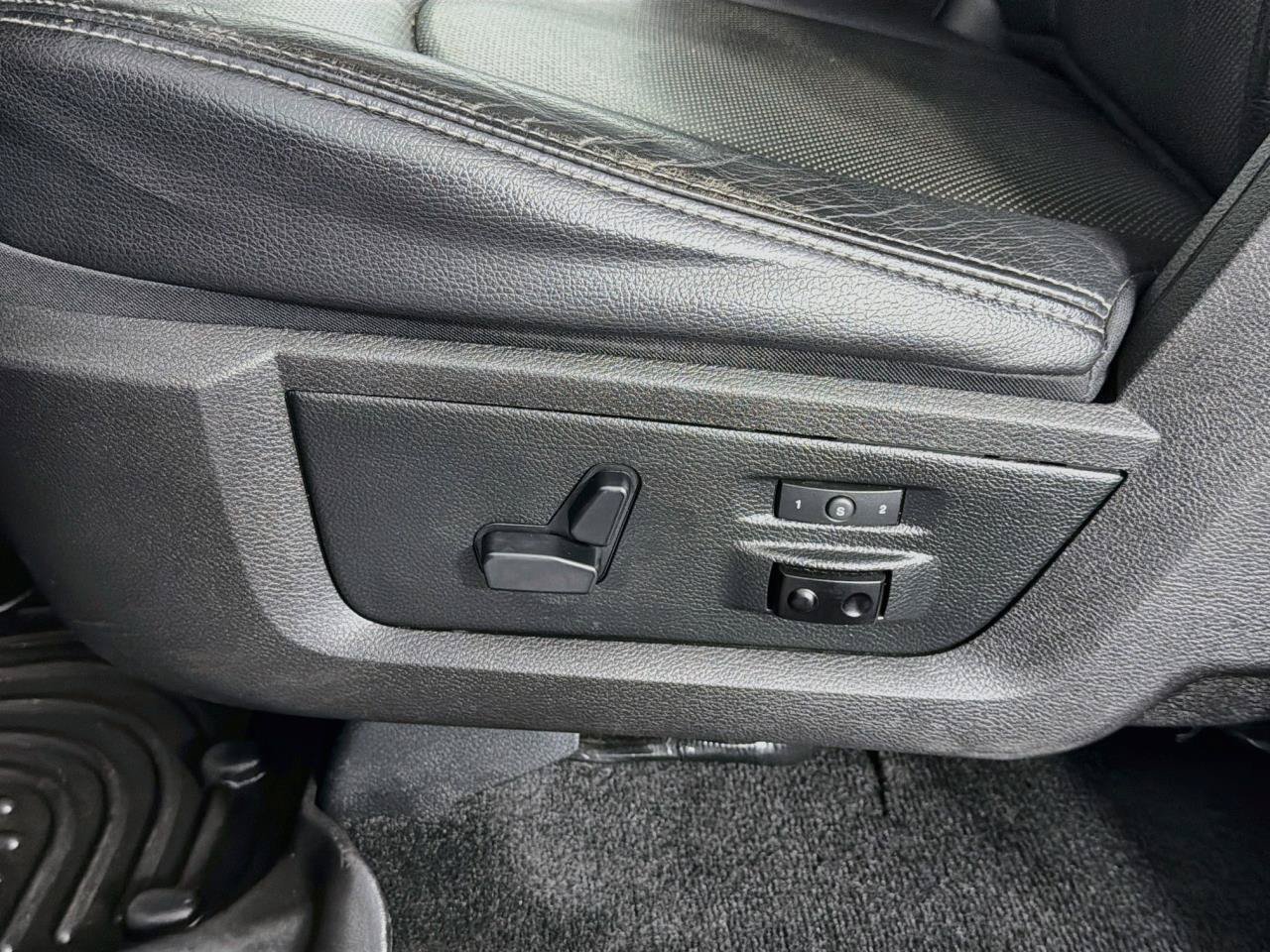 Used 2017 RAM 1500 Laramie w/ Convenience Group AWD/4WD image 38