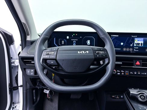Used 2025 Kia EV6 Wind RWD image 31