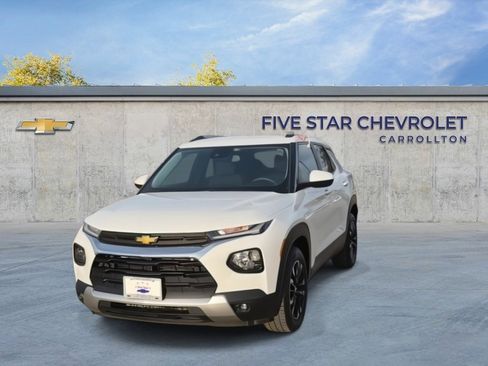 Used 2023 Chevrolet TrailBlazer LT w/ Convenience Package image 3