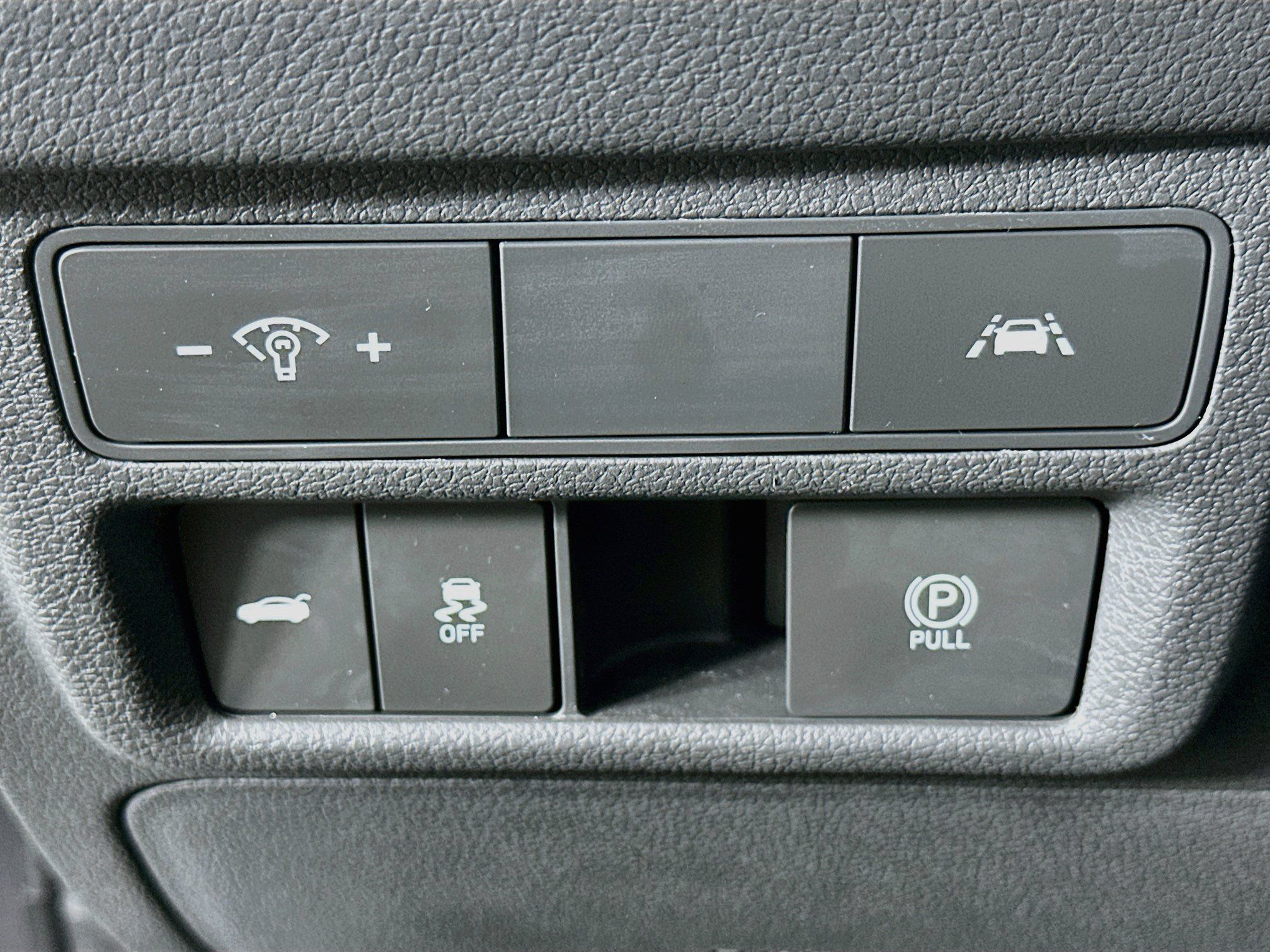 Used 2021 Hyundai Sonata Limited w/ Preferred Accessory Package FWD image 17