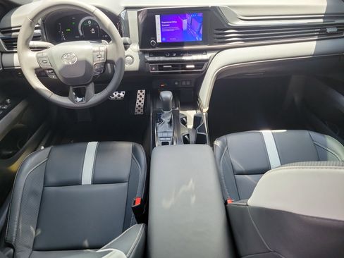 Used 2025 Toyota Camry SE w/ Convenience Package FWD image 17