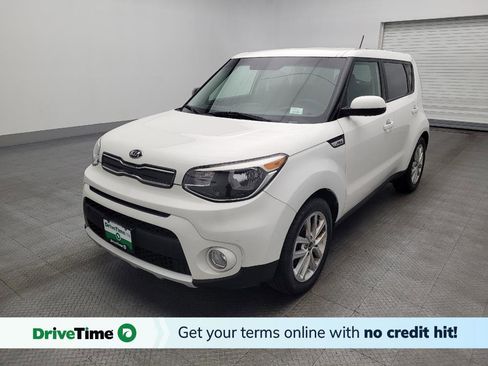 Used 2017 Kia Soul + image 1