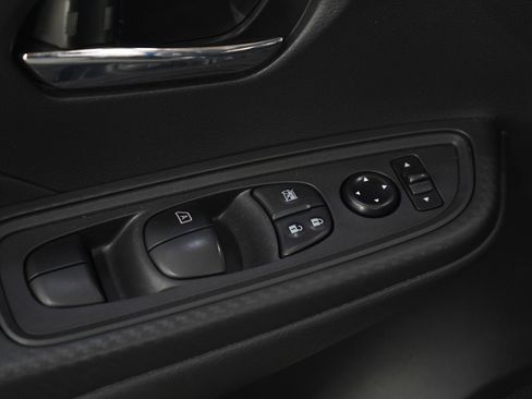 Used 2025 Nissan Versa SV FWD image 19